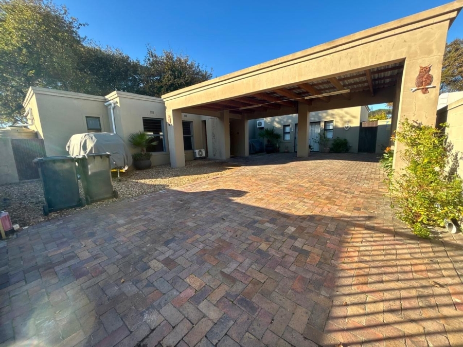 3 Bedroom Property for Sale in Eikenbosch Western Cape